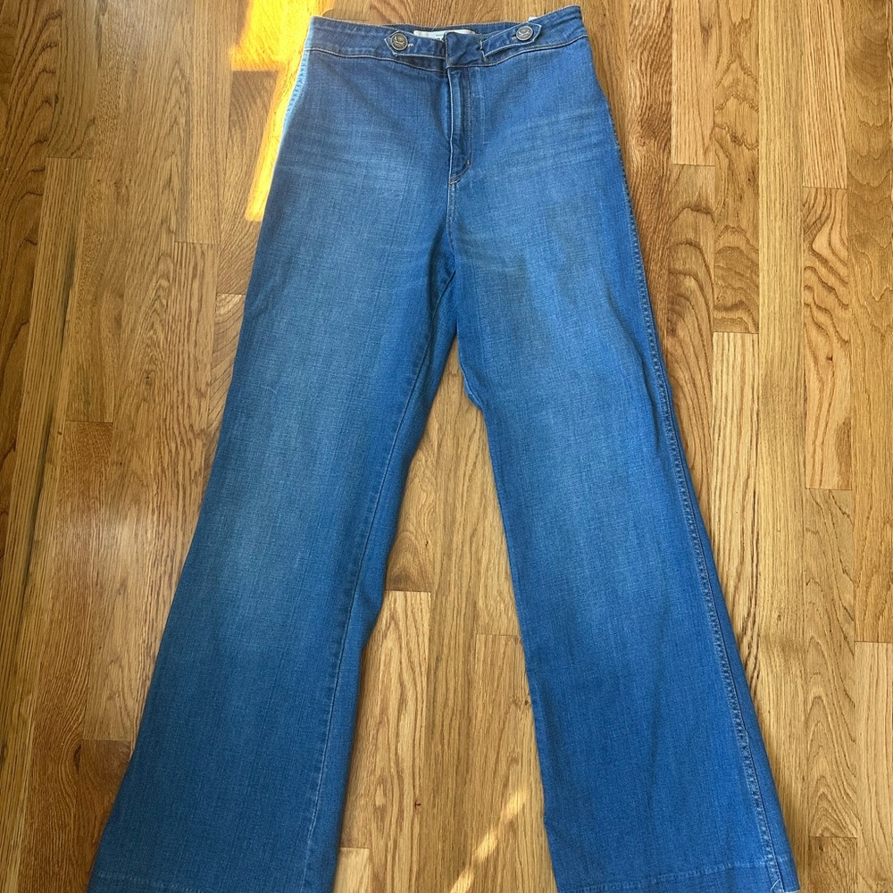 Suzy Radcliffe high waisted wide leg jeans .
Size 30.